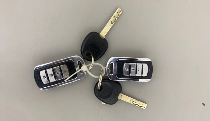 2016 Hyundai Verna 1.4 VTVT, Petrol, Manual, 1,16,477 km, Key Close Up