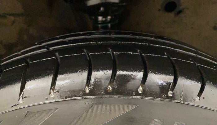 2016 Maruti Wagon R 1.0 LXI, Petrol, Manual, 1,49,449 km, Right Front Tyre Tread