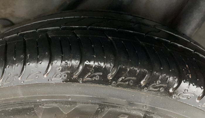 2015 Honda Amaze 1.2L I-VTEC SX, Petrol, Manual, 68,171 km, Left Rear Tyre Tread