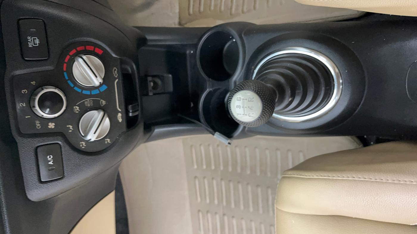 2015 Honda Amaze 1.2L I-VTEC SX, Petrol, Manual, 50 km, Gear Lever