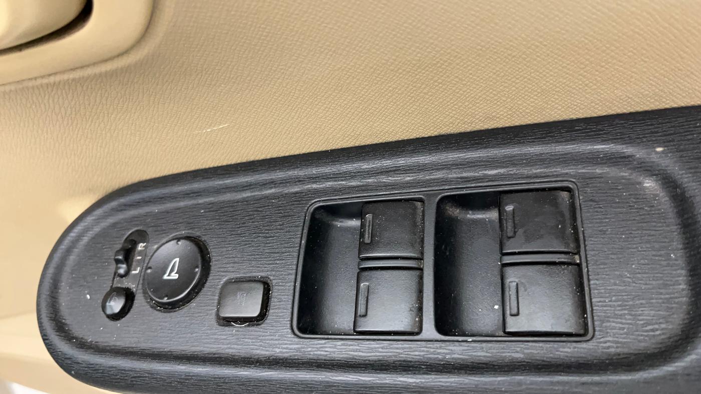 2015 Honda Amaze 1.2L I-VTEC SX, Petrol, Manual, 50 km, Driver Side Door Panels Control