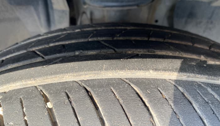 2023 Nissan MAGNITE XE, Petrol, Manual, 26,733 km, Right Front Tyre Tread