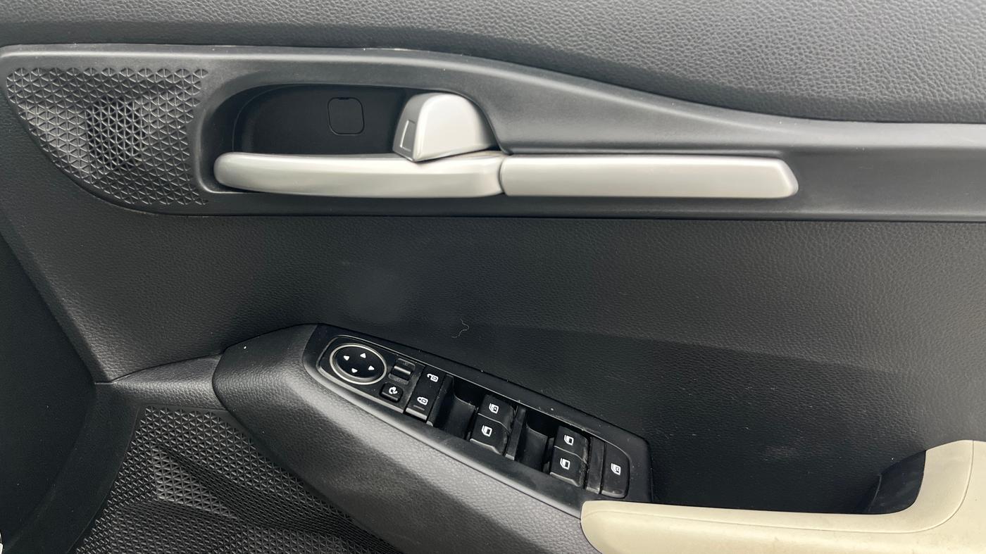 2022 KIA SELTOS HTK PLUS 1.5 IMT, Petrol, Manual, 20,558 km, Driver Side Door Panels Control