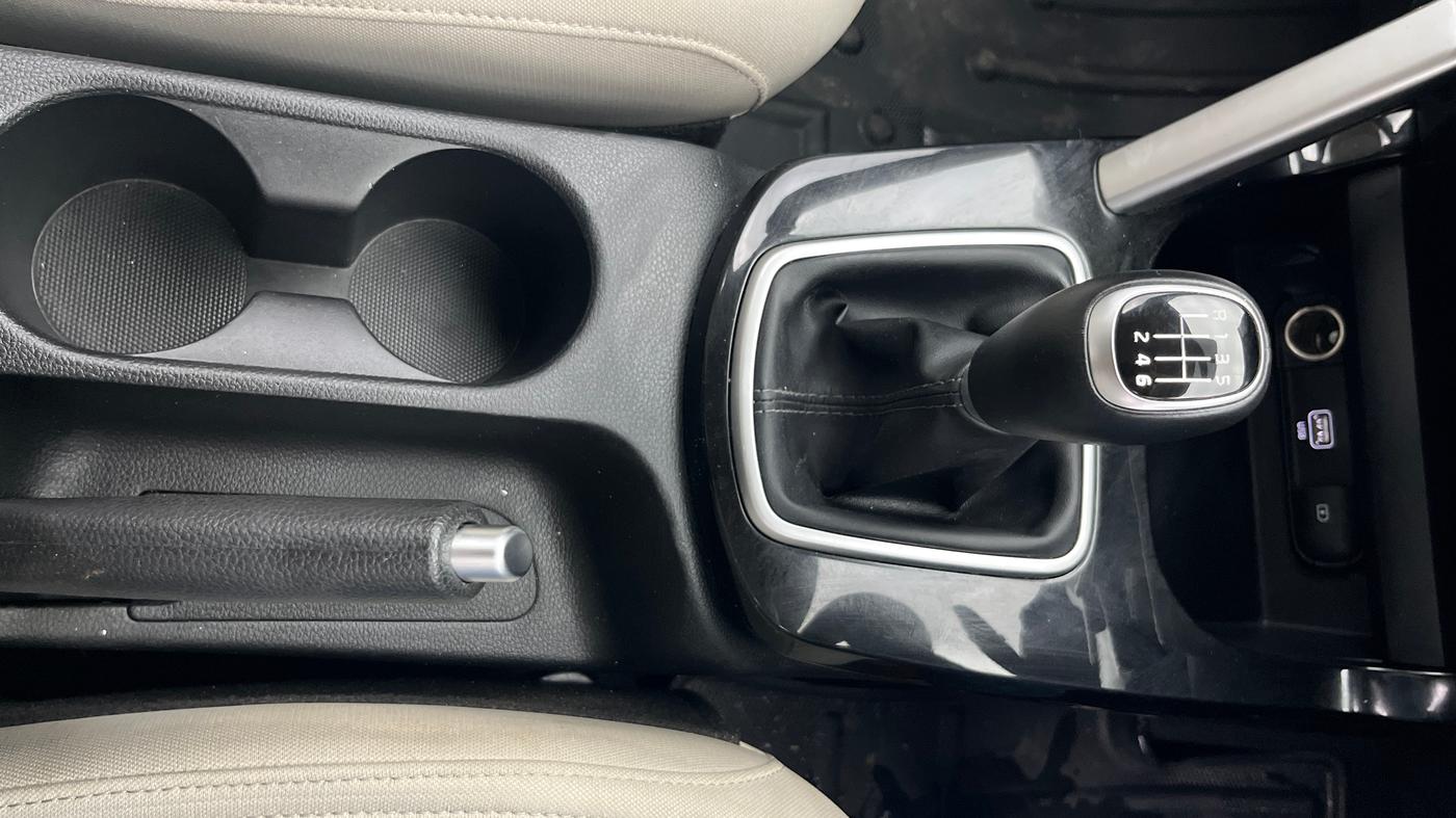 2022 KIA SELTOS HTK PLUS 1.5 IMT, Petrol, Manual, 20,558 km, Gear Lever