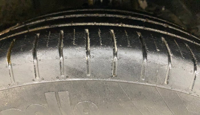 2019 Maruti Swift ZXI AMT, Petrol, Automatic, 65,929 km, Right Front Tyre Tread