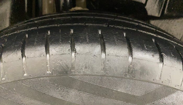 2019 Maruti Swift ZXI AMT, Petrol, Automatic, 65,929 km, Right Rear Tyre Tread