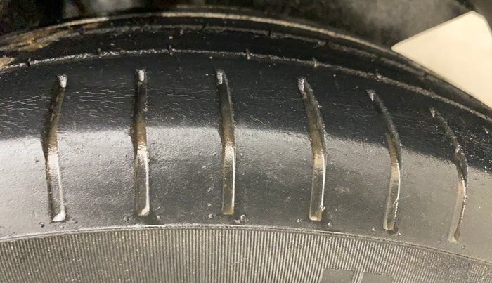 2019 Maruti Swift ZXI AMT, Petrol, Automatic, 65,929 km, Left Rear Tyre Tread