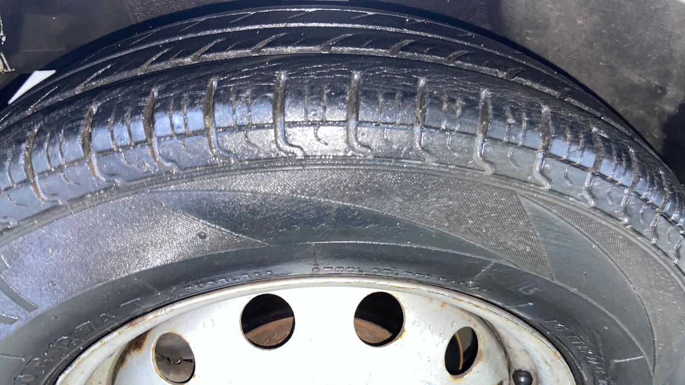 2017 Hyundai Eon ERA +, Petrol, Manual, 16,043 km, Left Front Tyre Tread