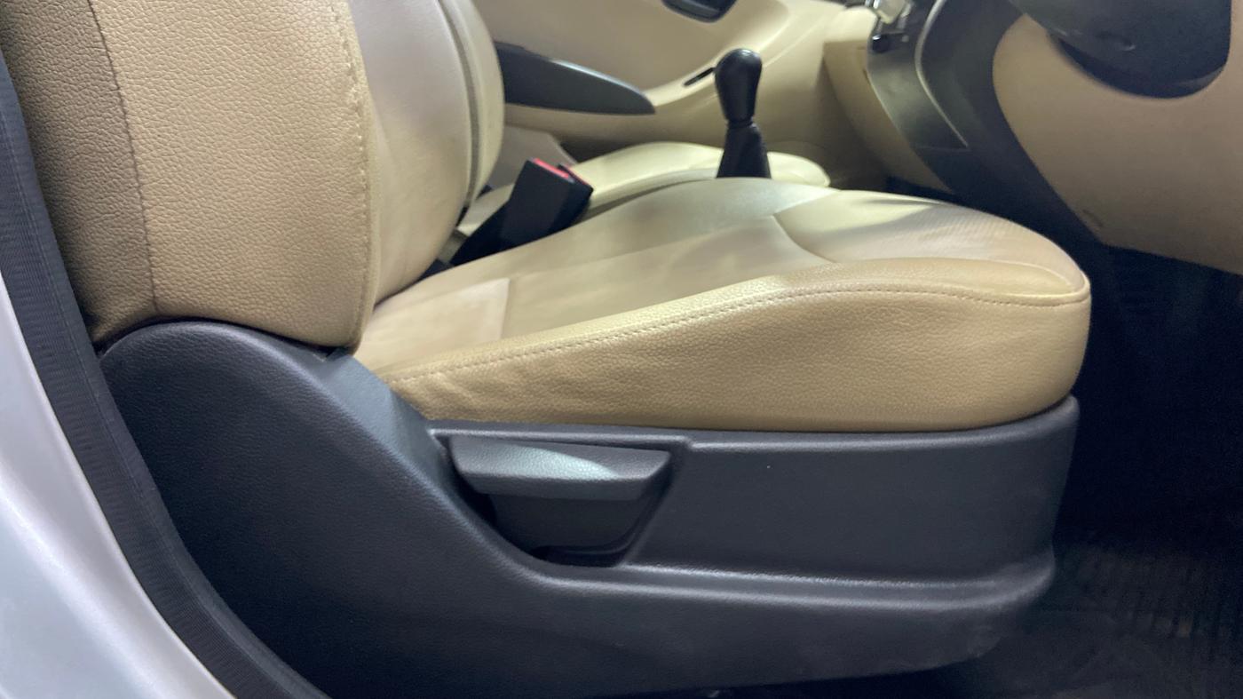 2017 Hyundai Eon ERA +, Petrol, Manual, 16,043 km, Driver Side Adjustment Panel