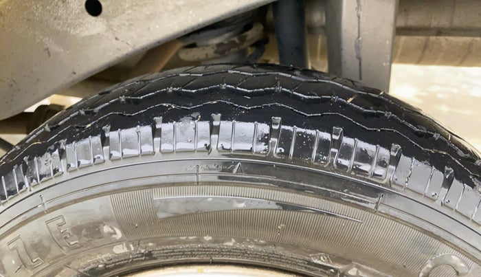 2022 Maruti Eeco 5 STR AC (O), Petrol, Manual, 8,164 km, Left Rear Tyre Tread