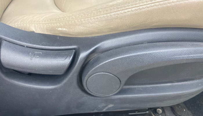 2017 Hyundai Creta SX PLUS AT 1.6 PETROL, Petrol, Automatic, 73,319 km, Driver Side Adjustment Panel