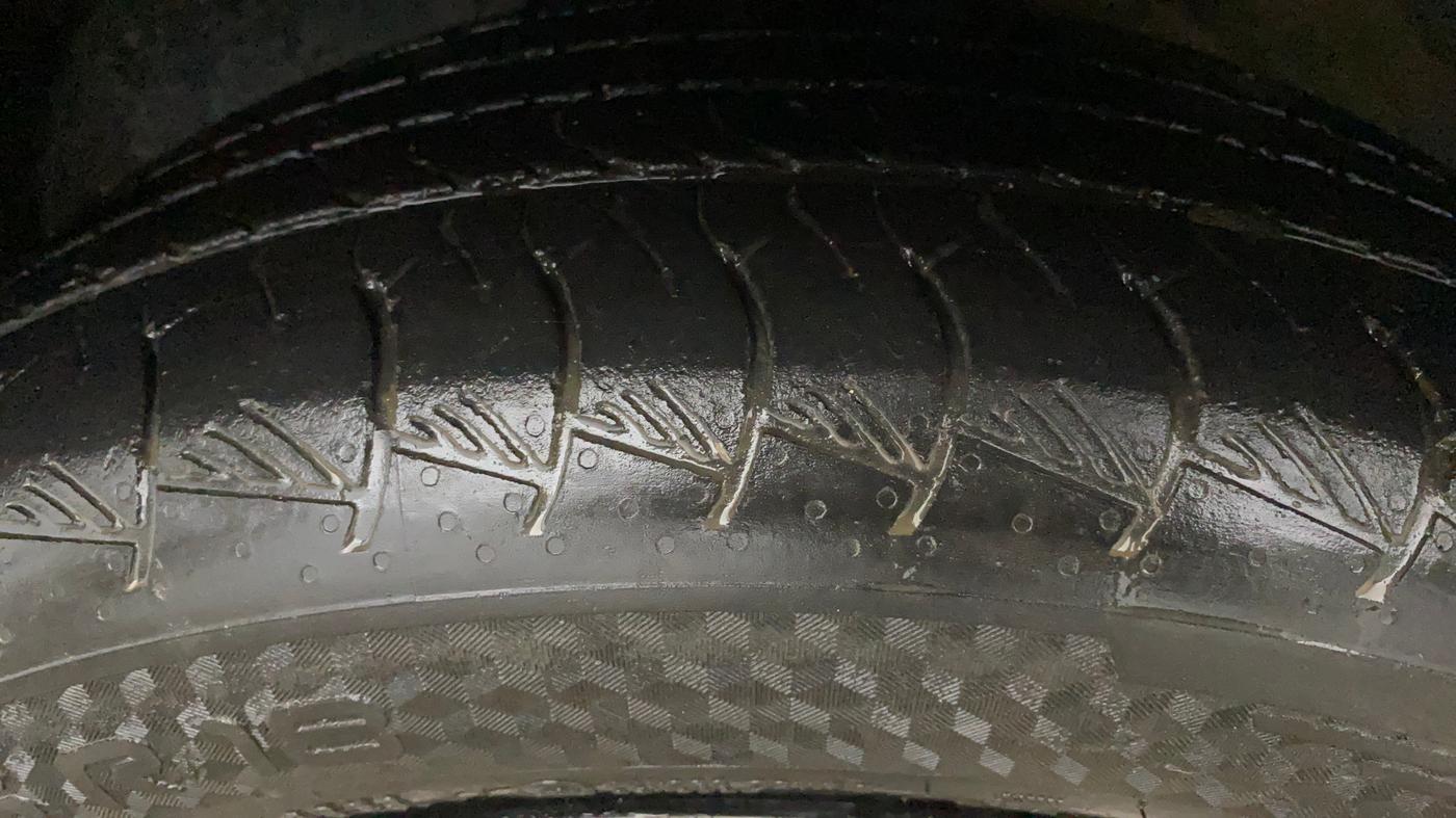 2023 MG HECTOR SAVVY PRO 1.5 TURBO CVT PETROL, Petrol, Automatic, 44,196 km, Left Front Tyre Tread