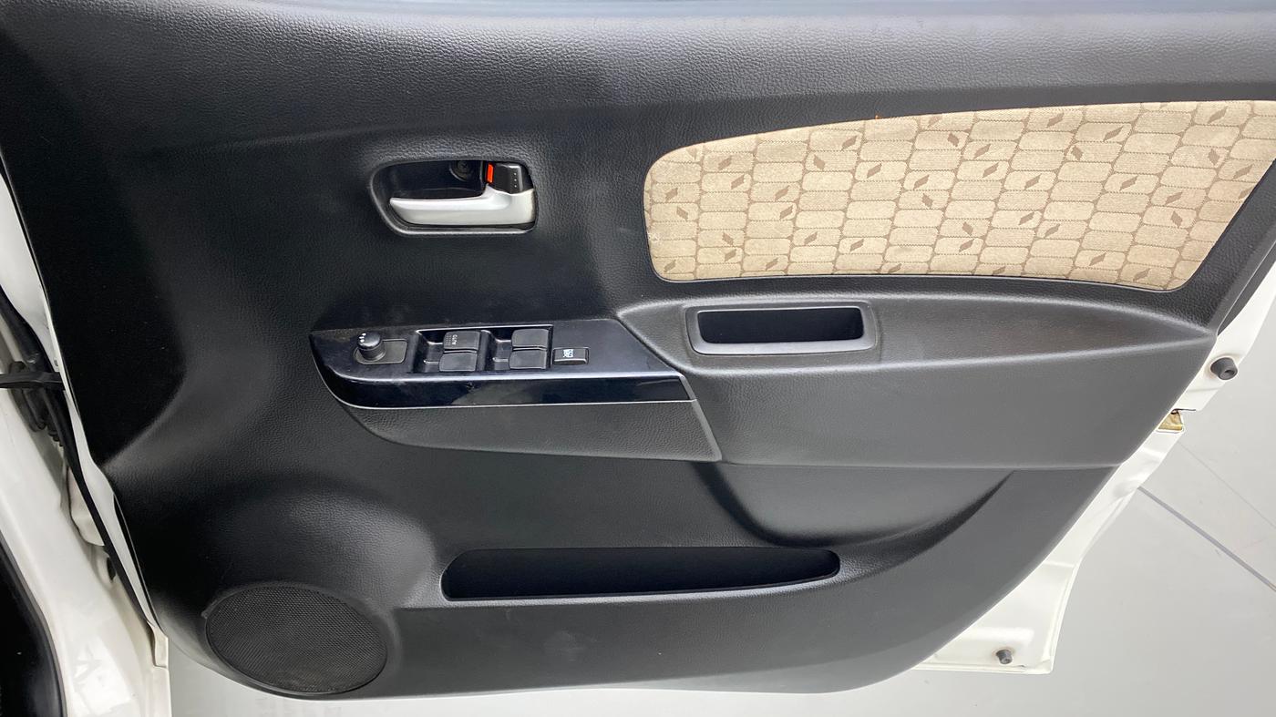 2018 Maruti Wagon R 1.0 VXI AMT, Petrol, Automatic, 39,068 km, Driver Side Door Panels Control