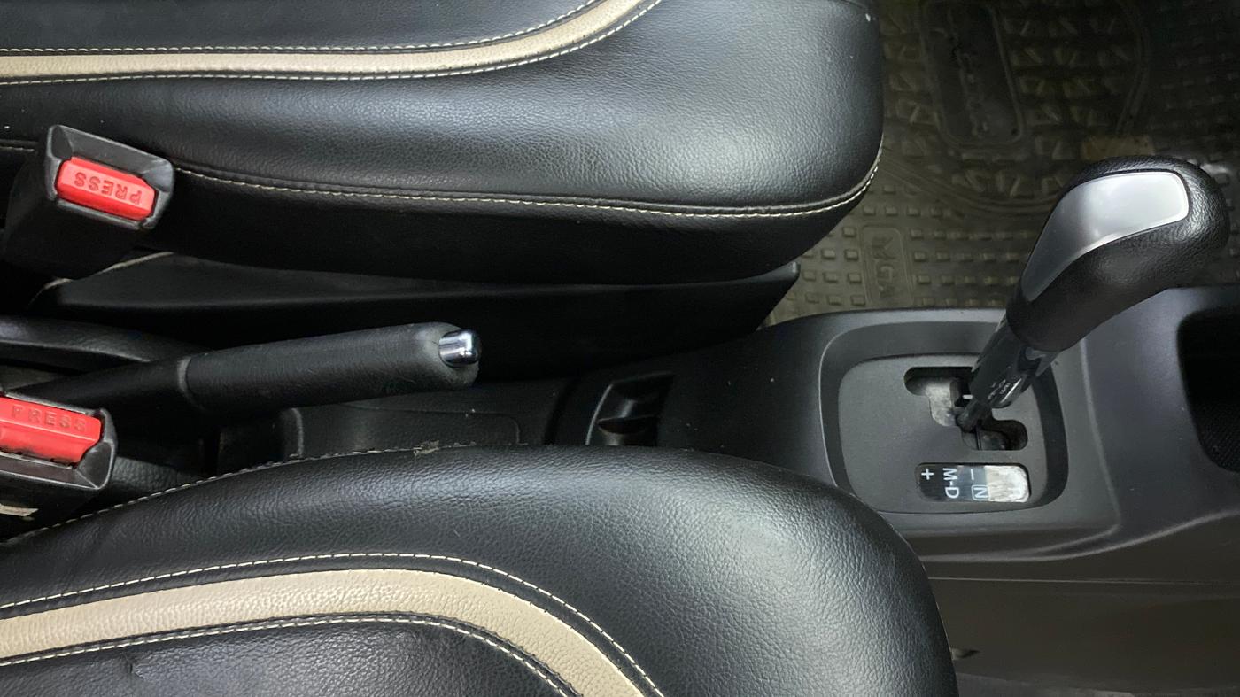 2018 Maruti Wagon R 1.0 VXI AMT, Petrol, Automatic, 39,068 km, Gear Lever