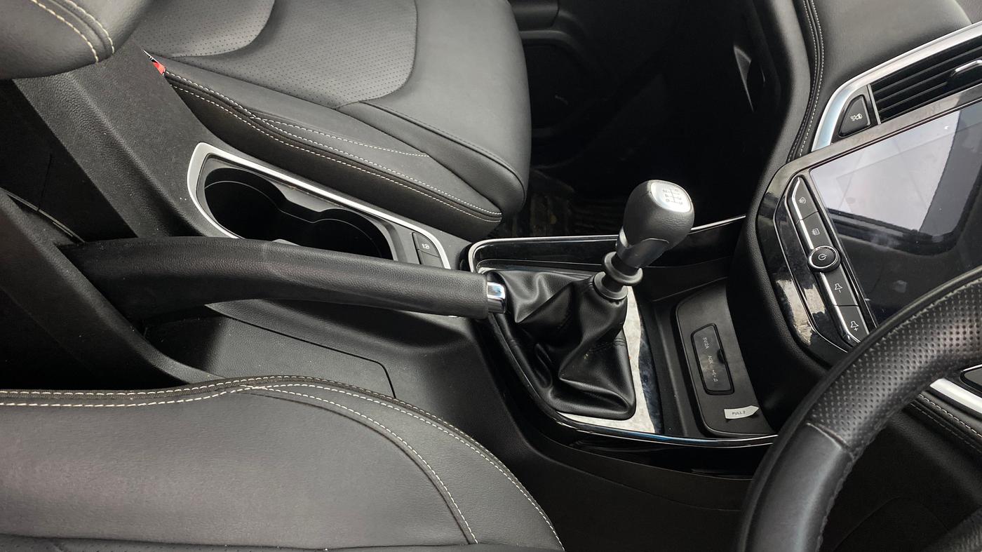 2020 MG HECTOR SMART HYBRID 1.5 PETROL, Petrol, Manual, 16,806 km, Gear Lever