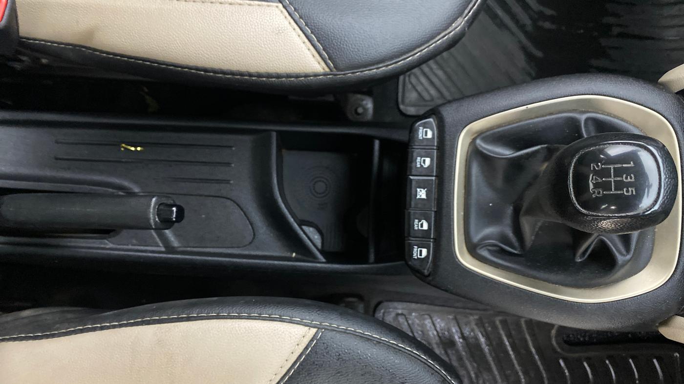 2019 Hyundai NEW SANTRO SPORTZ MT, Petrol, Manual, 57,502 km, Gear Lever