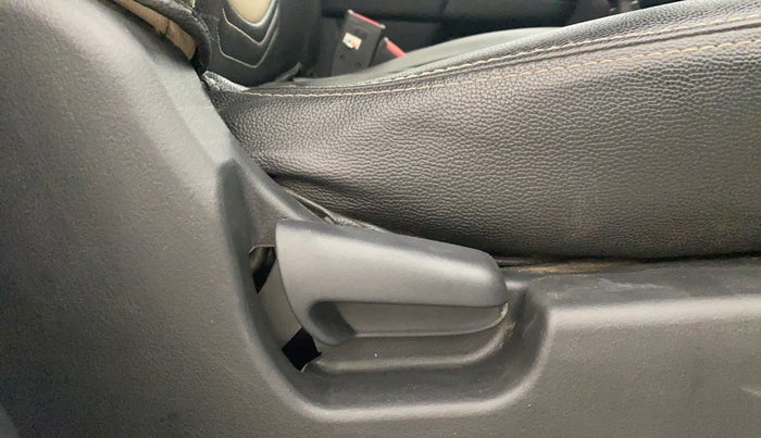 2018 Maruti Wagon R 1.0 VXI, Petrol, Manual, 30,643 km, Driver Side Adjustment Panel