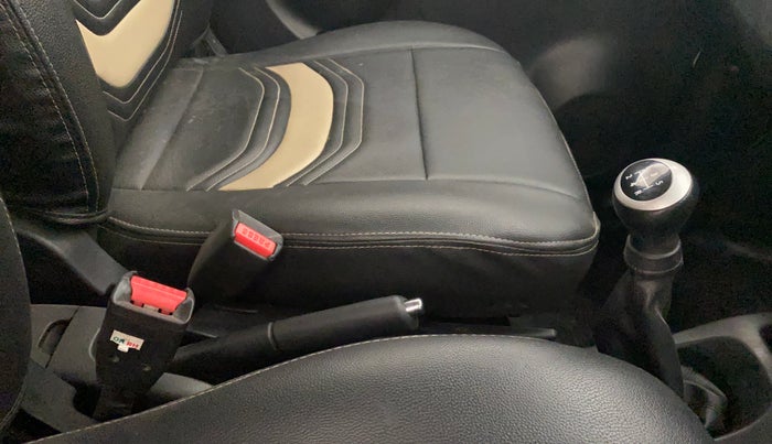 2018 Maruti Wagon R 1.0 VXI, Petrol, Manual, 30,643 km, Gear Lever