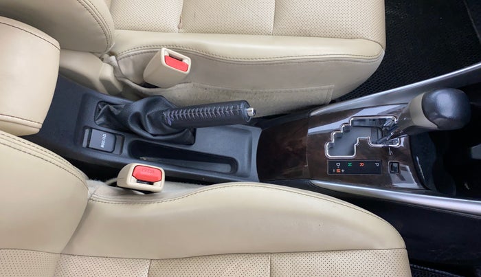 2020 Toyota YARIS VX CVT, Petrol, Automatic, 50,486 km, Gear Lever