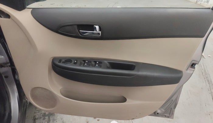 2013 Hyundai i20 SPORTZ 1.2, Petrol, Manual, 78,058 km, Driver Side Door Panels Control