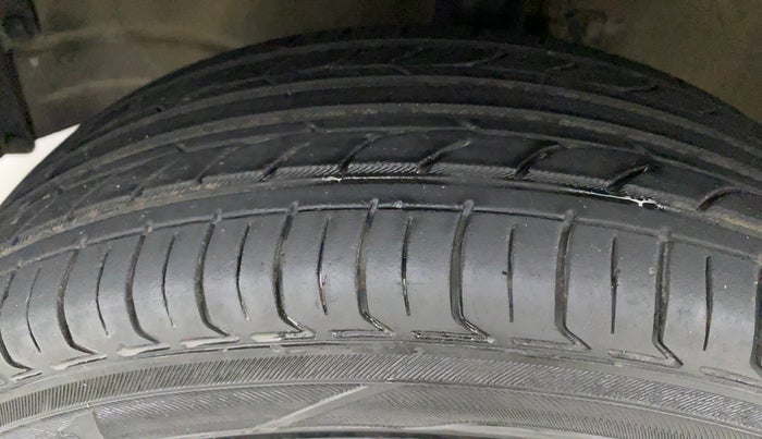 2016 Maruti Wagon R 1.0 VXI AMT, Petrol, Automatic, 27,734 km, Left Front Tyre Tread