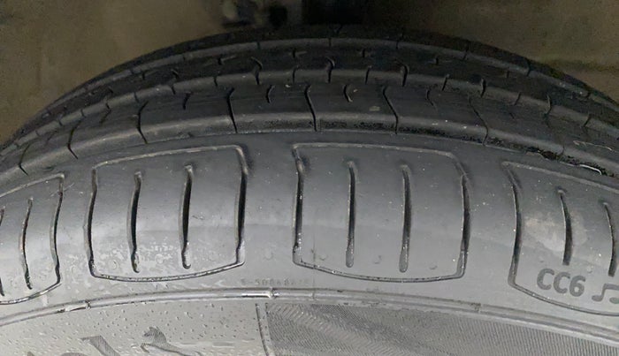 2016 Maruti Wagon R 1.0 VXI AMT, Petrol, Automatic, 27,734 km, Right Front Tyre Tread