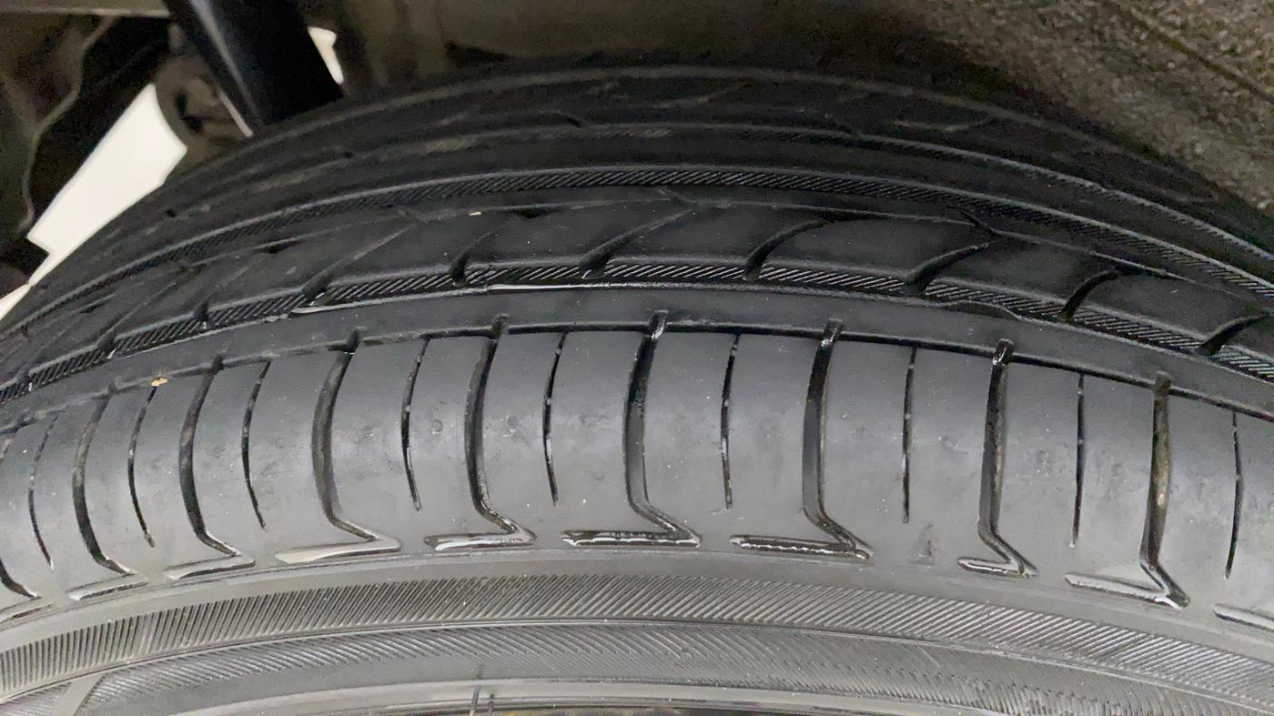 2016 Maruti Wagon R 1.0 VXI AMT, Petrol, Automatic, 27,734 km, Right Rear Tyre Tread