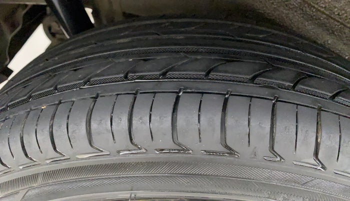 2016 Maruti Wagon R 1.0 VXI AMT, Petrol, Automatic, 27,734 km, Right Rear Tyre Tread