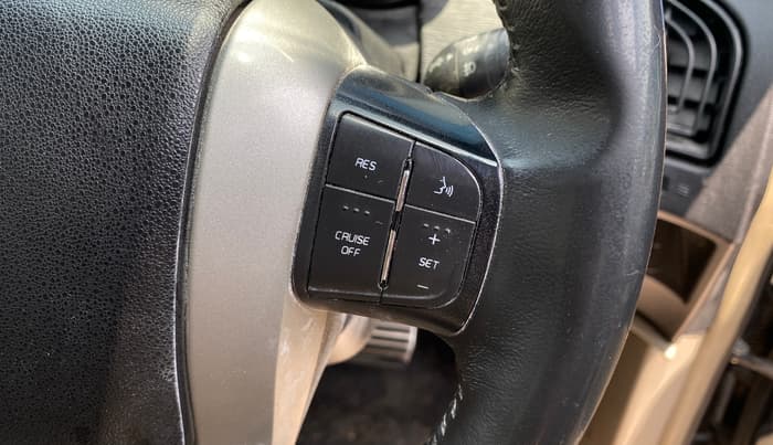 2016 Mahindra XUV500 W10 AT, Diesel, Automatic, 78,940 km, Adaptive Cruise Control