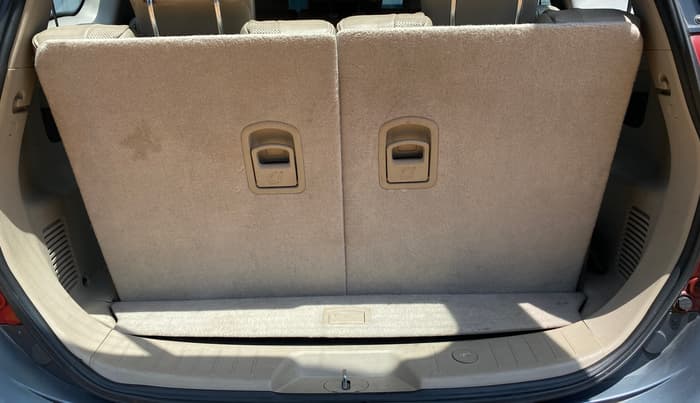 2016 Mahindra XUV500 W10 AT, Diesel, Automatic, 78,940 km, Boot Inside