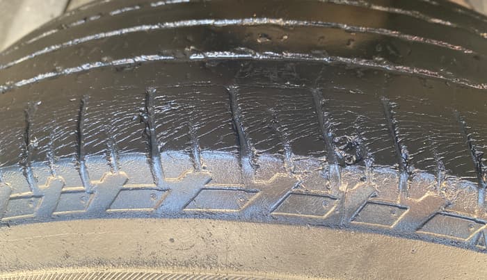 2016 Mahindra XUV500 W10 AT, Diesel, Automatic, 78,940 km, Left Front Tyre Tread