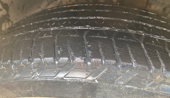 2016 Mahindra XUV500 W10 AT, Diesel, Automatic, 78,940 km, Right Front Tyre Tread