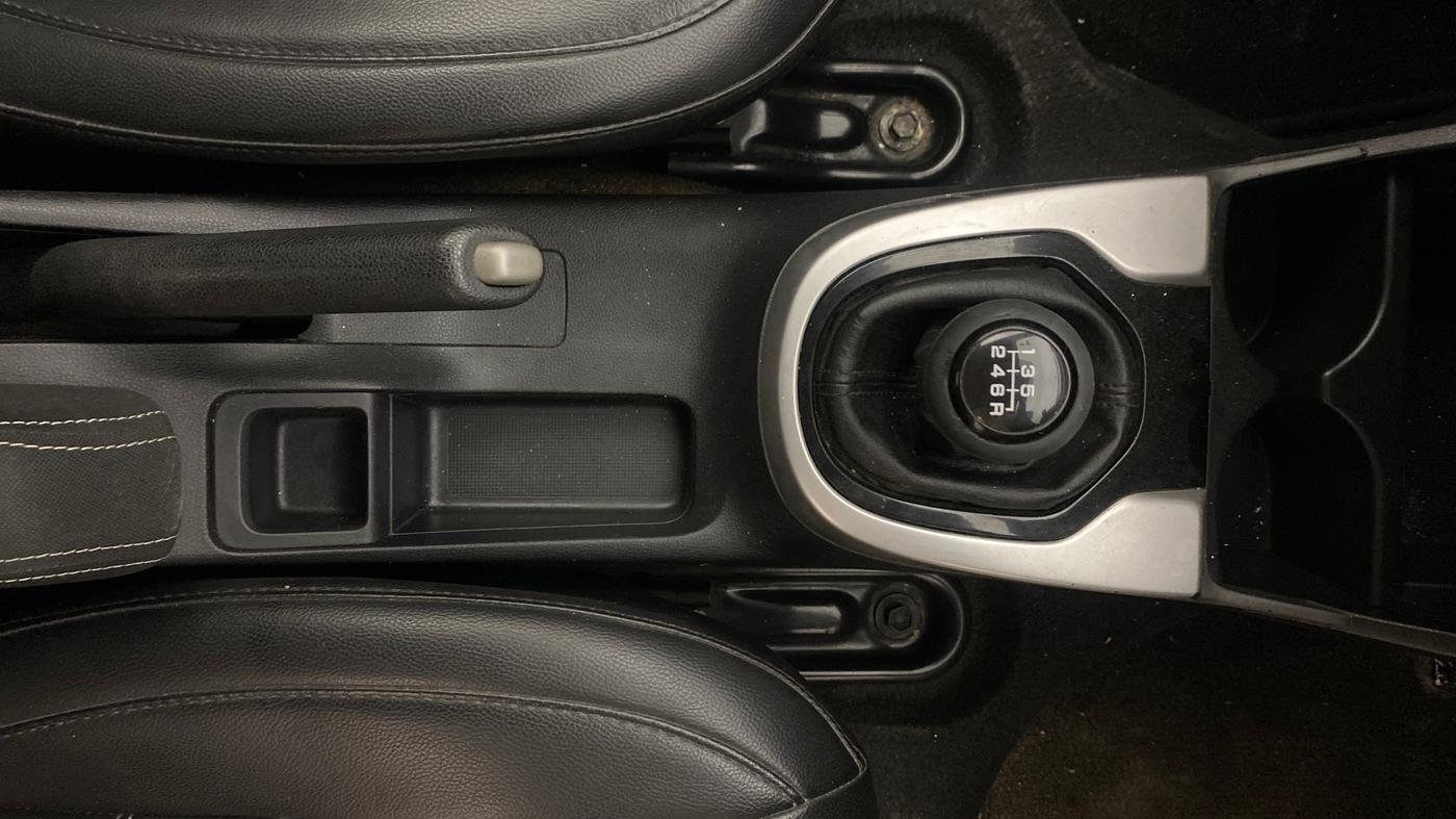 2018 Honda WR-V 1.5L I-DTEC VX MT, Diesel, Manual, 1,33,456 km, Gear Lever