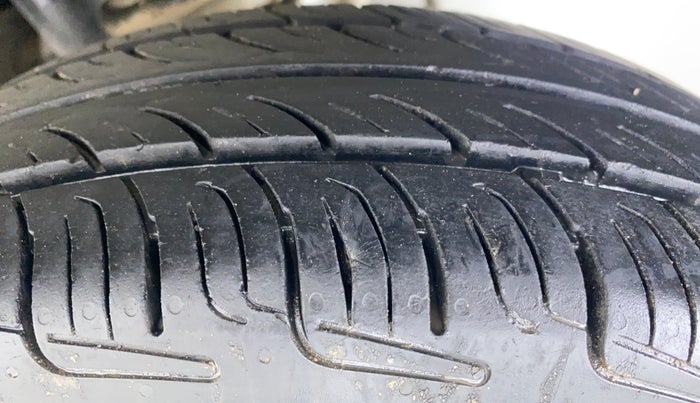 2017 Maruti Alto 800 LXI CNG, CNG, Manual, Left Rear Tyre Tread