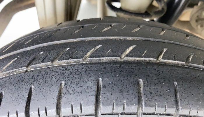 2017 Maruti Alto 800 LXI CNG, CNG, Manual, Right Rear Tyre Tread