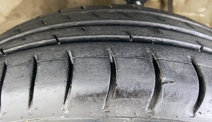 2017 Maruti Alto 800 LXI CNG, CNG, Manual, Left Front Tyre Tread