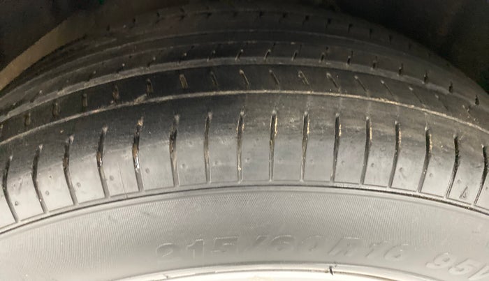 2012 Toyota Camry 2.5 AT, Petrol, Automatic, 32,029 km, Right Rear Tyre Tread