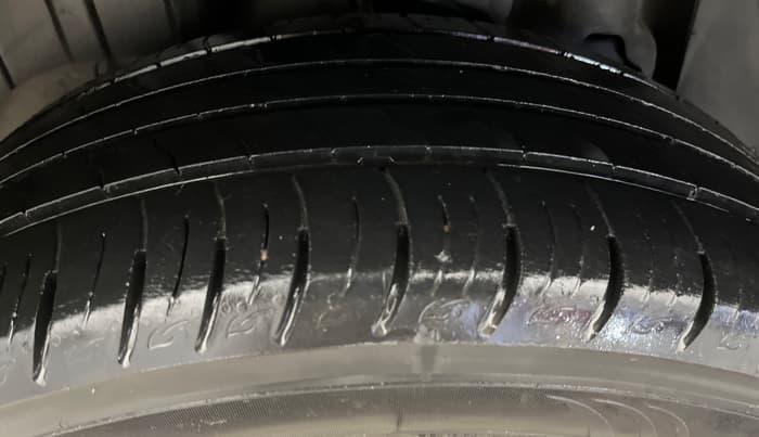 2019 Mahindra XUV300 W8 (O) 1.2 PETROL, Petrol, Manual, 54,222 km, Right Rear Tyre Tread