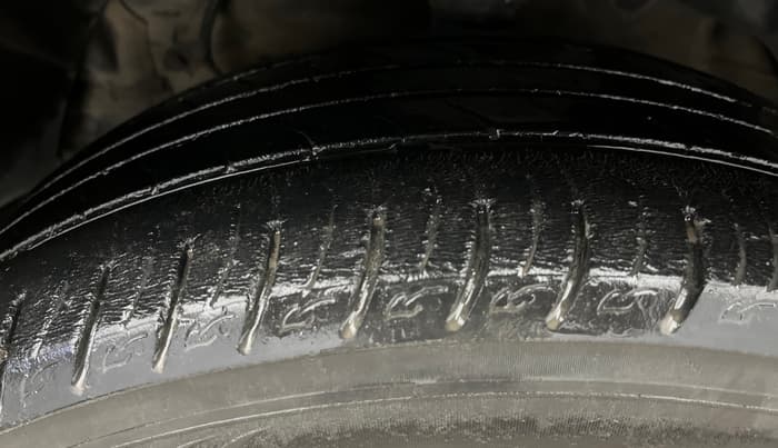 2019 Mahindra XUV300 W8 (O) 1.2 PETROL, Petrol, Manual, 54,222 km, Left Front Tyre Tread