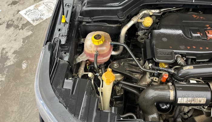 2019 Mahindra XUV300 W8 (O) 1.2 PETROL, Petrol, Manual, 54,222 km, Engine View - Right
