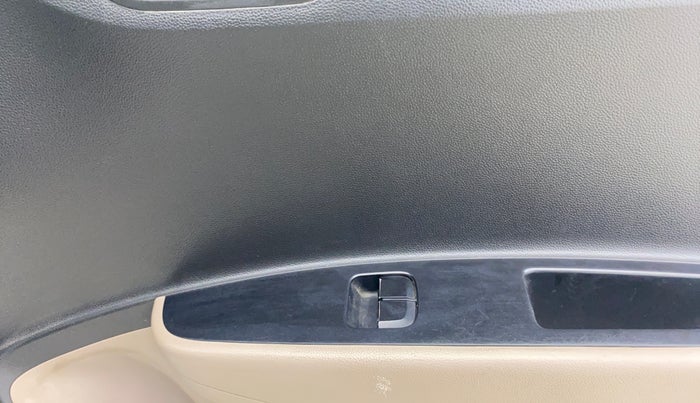 2019 Hyundai XCENT PRIME T  VTVT PLUS  CNG, CNG, Manual, 87,121 km, Driver Side Door Panels Control