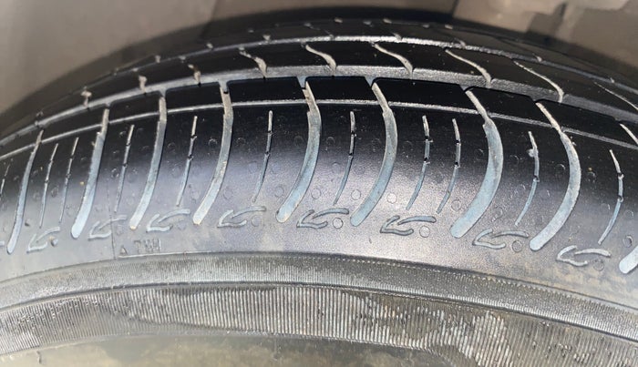 2019 Hyundai XCENT PRIME T  VTVT PLUS  CNG, CNG, Manual, 87,121 km, Left Front Tyre Tread