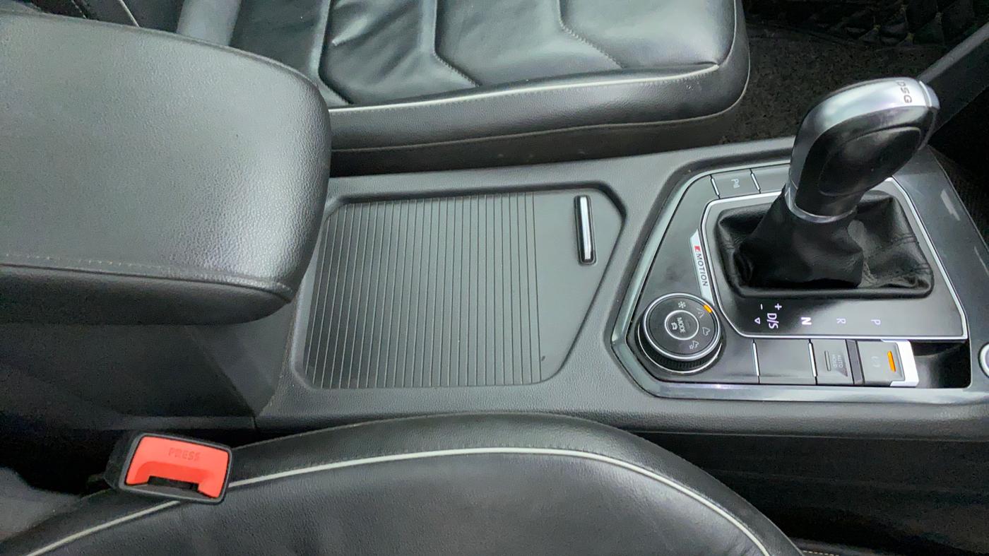 2018 Volkswagen TIGUAN HIGHLINE A/T, Diesel, Automatic, 76,254 km, Gear Lever