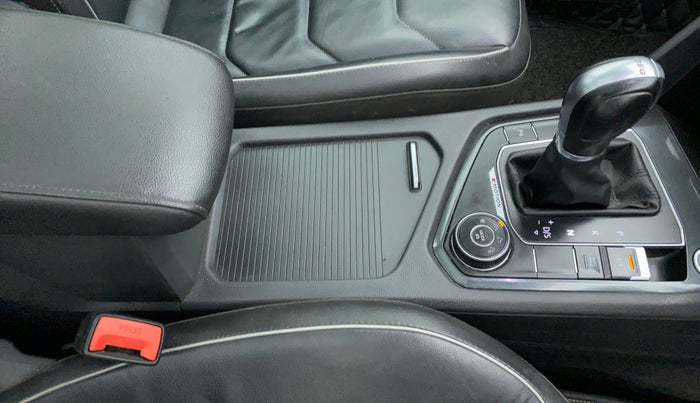 2018 Volkswagen TIGUAN HIGHLINE A/T, Diesel, Automatic, 76,254 km, Gear Lever