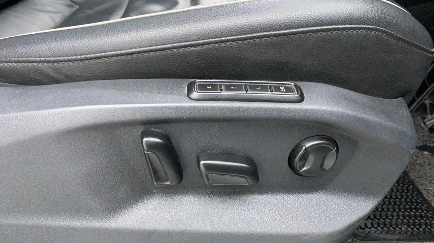 2018 Volkswagen TIGUAN HIGHLINE A/T, Diesel, Automatic, 76,254 km, Driver Side Adjustment Panel