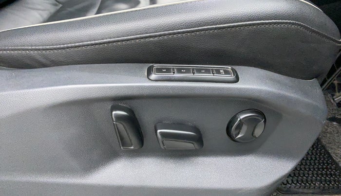 2018 Volkswagen TIGUAN HIGHLINE A/T, Diesel, Automatic, 76,254 km, Driver Side Adjustment Panel