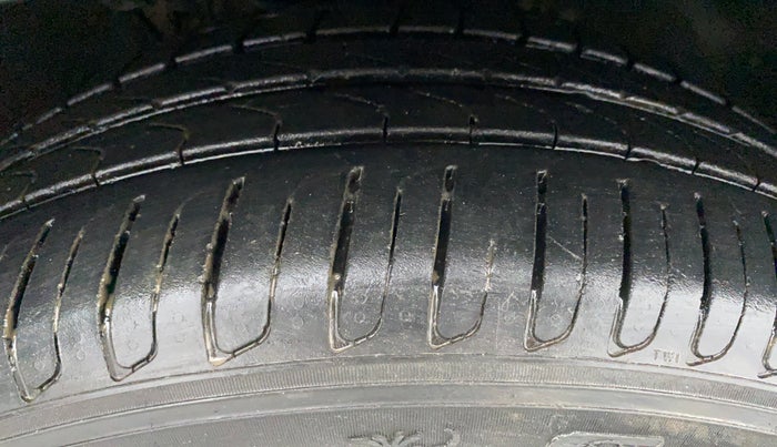 2018 Volkswagen TIGUAN HIGHLINE A/T, Diesel, Automatic, 76,254 km, Right Front Tyre Tread