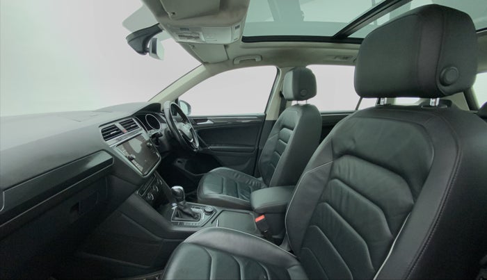2018 Volkswagen TIGUAN HIGHLINE A/T, Diesel, Automatic, 76,254 km, Right Side Front Door Cabin