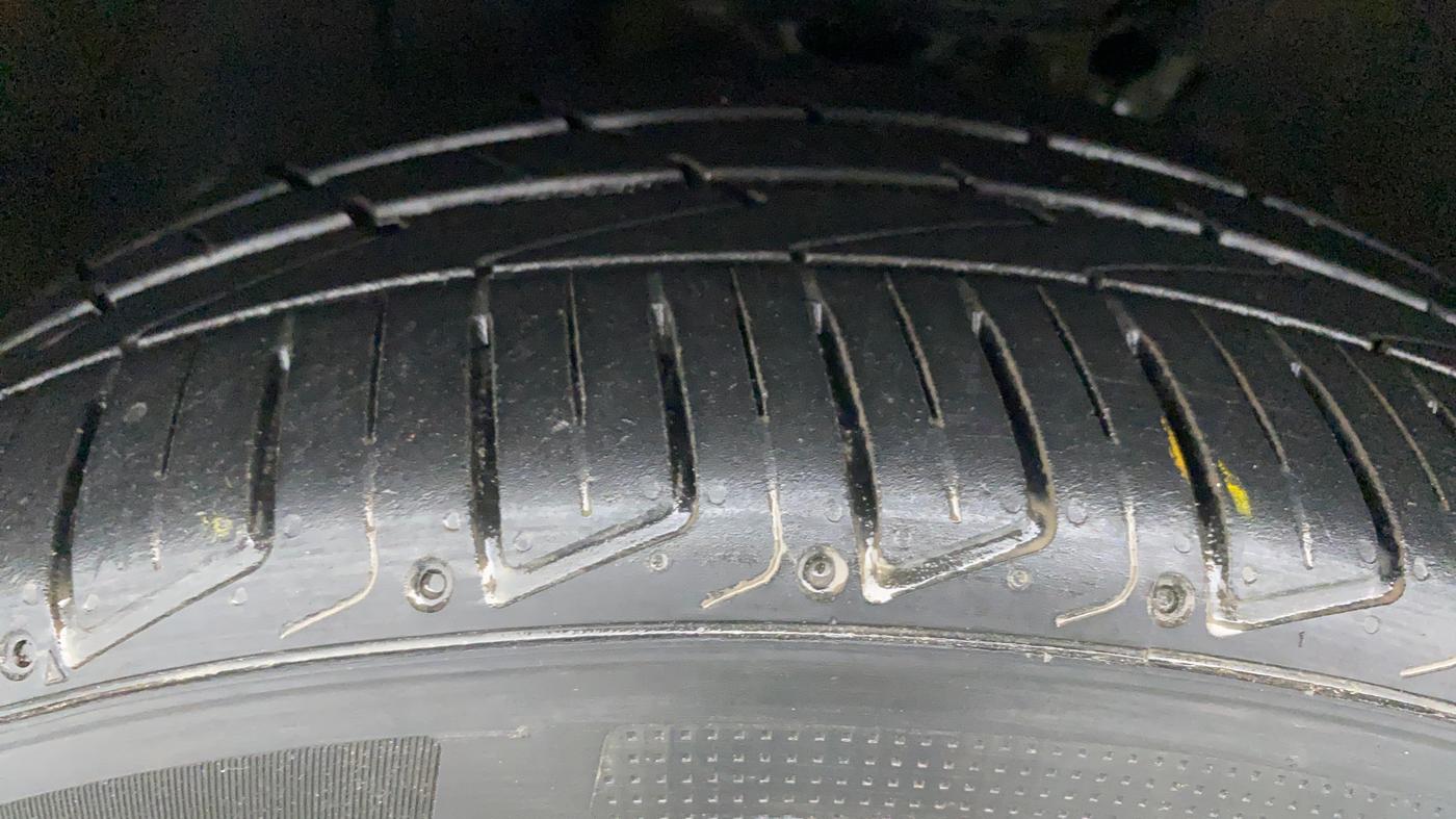 2018 Volkswagen TIGUAN HIGHLINE A/T, Diesel, Automatic, 76,254 km, Left Front Tyre Tread