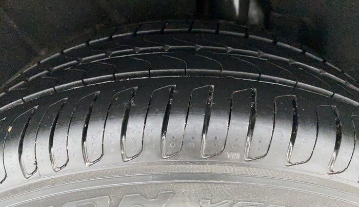 2018 Volkswagen TIGUAN HIGHLINE A/T, Diesel, Automatic, 76,254 km, Left Rear Tyre Tread